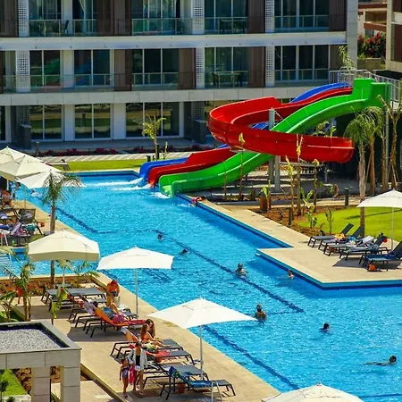 Comfortable Flat Close To The Beach With Shared Pool And Balcony In Iskele, Cyprus דירה *